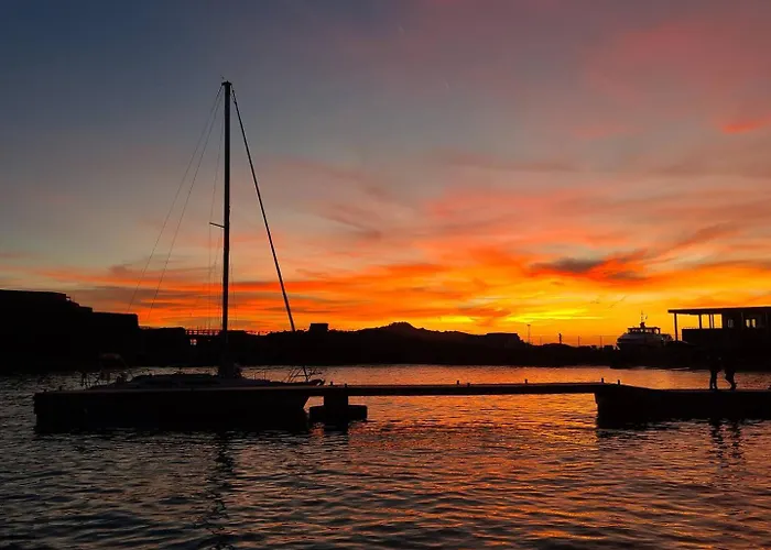 Giedes Pour 4 Personnes Avec Vue Face A Porquerolles Et Piscine Situe A Giens Hyères