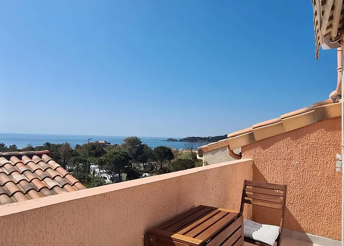 Giedes Pour 4 Personnes Avec Vue Face A Porquerolles Et Piscine Situe A Giens * Hyères