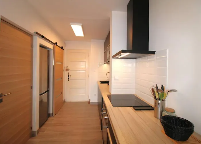 Giedes Pour 4 Personnes Avec Vue Face A Porquerolles Et Piscine Situe A Giens Appartement