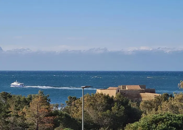 Giedes Pour 4 Personnes Avec Vue Face A Porquerolles Et Piscine Situe A Giens Lejlighed Hyères