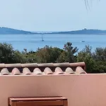 Giedes Pour 4 Personnes Avec Vue Face A Porquerolles Et Piscine Situe A Giens *