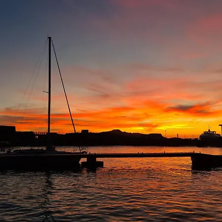 Giedes Pour 4 Personnes Avec Vue Face A Porquerolles Et Piscine Situe A Giens Hyères