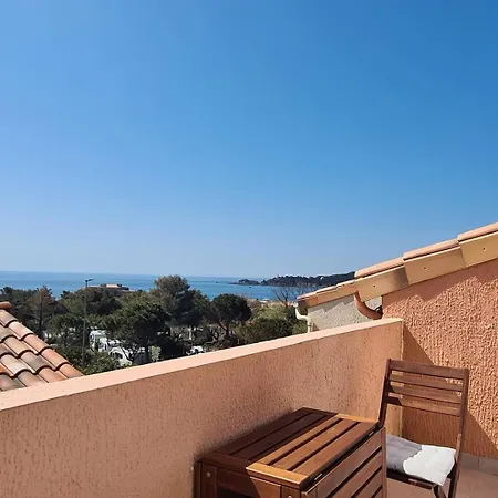 Giedes Pour 4 Personnes Avec Vue Face A Porquerolles Et Piscine Situe A Giens * Єр