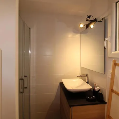 Giedes Pour 4 Personnes Avec Vue Face A Porquerolles Et Piscine Situe A Giens Apartmán