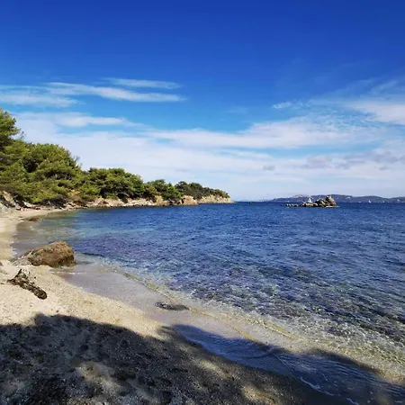 Giedes Pour 4 Personnes Avec Vue Face A Porquerolles Et Piscine Situe A Giens Апартаменти