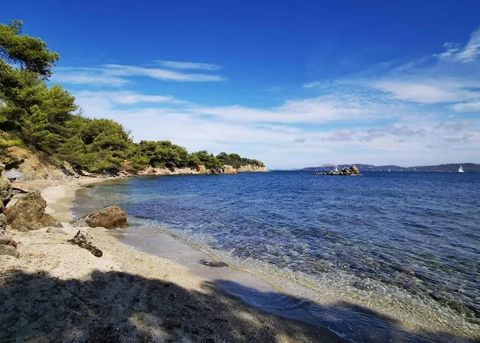 Giedes Pour 4 Personnes Avec Vue Face A Porquerolles Et Piscine Situe A Giens Lejlighed